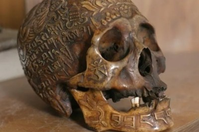 "Incredible Discoveries from the Ancient World: From Roman Dice to Minoan Shifts!"