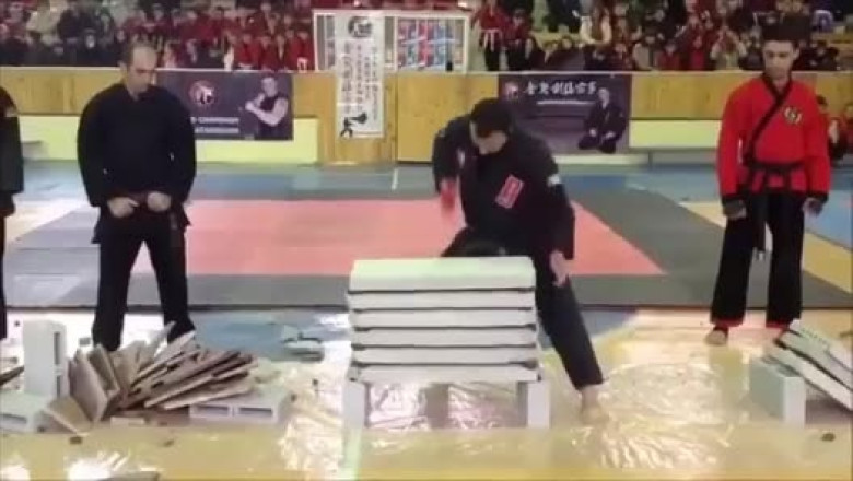 Unbelievable Kung Fu Skills: Watch These Masters Defy Gravity!
