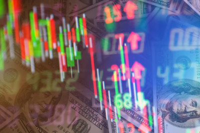 Dollar Plummets Below 50-Day Moving Average as Trump's Trade Promises Falter