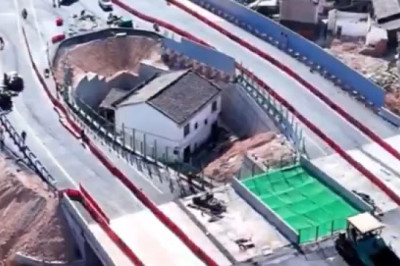 The Grandfather Who Defied the Highway: A Heartfelt Story from China 🏡🚧