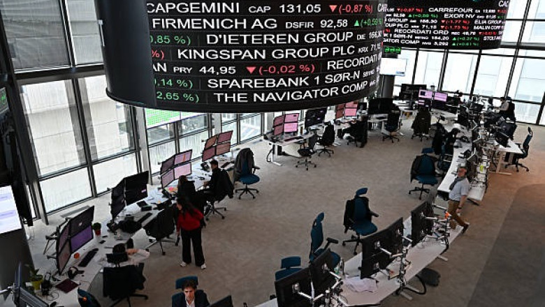 CAC 40 Struggles Amid Political Uncertainty and Economic Pressures in 2025