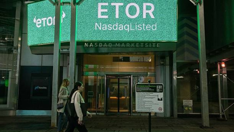 Nasdaq Composite Slides Amid Tech Sell-Off, Trade Tariffs, and U.S. Credit Downgrade
