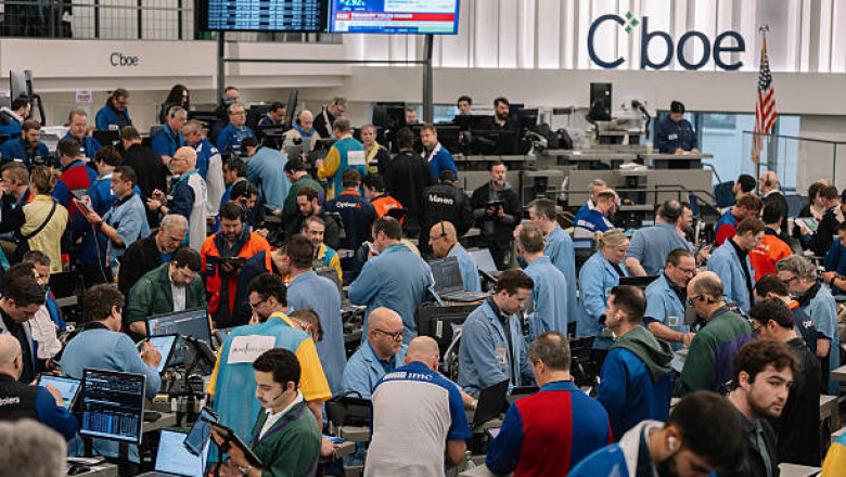 VIX Spikes as Market Volatility Rises Amid Trade War, Credit Downgrade, and Fiscal Fears